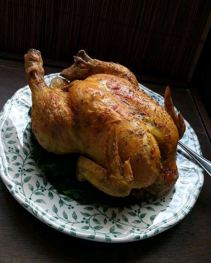 Sayyidaumar's tweet photo. Can you eat this whole chicken by yourself? https://t.co/0petUZCmRD