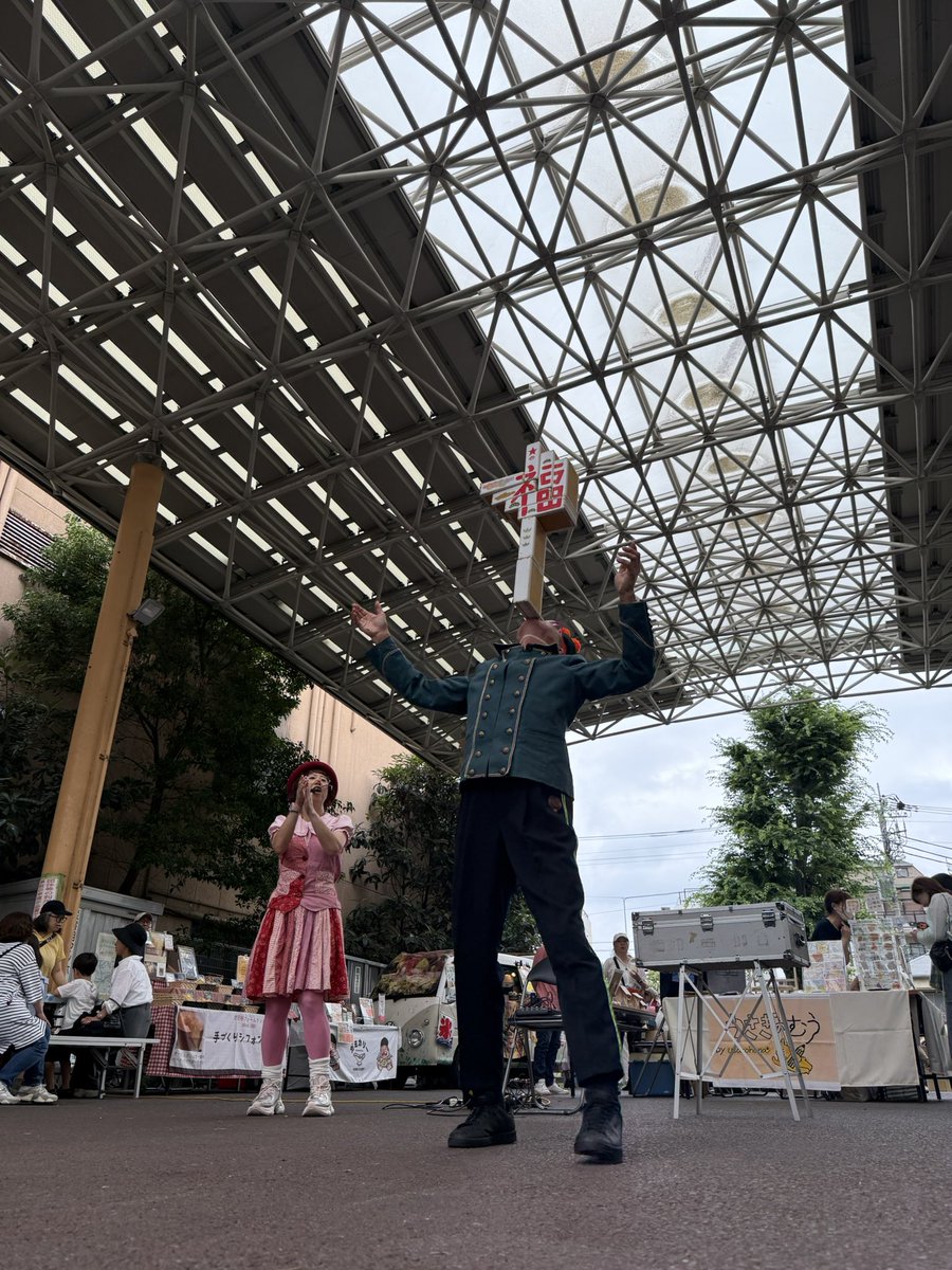 isamuboy's tweet photo. 見どころ満載で楽しかった〜〜〜🎪
初めてクラウンの@clowntaran さんに逢えて嬉しかった！！
#三茶クラウンマルシェ https://t.co/11VgOu0ZkY