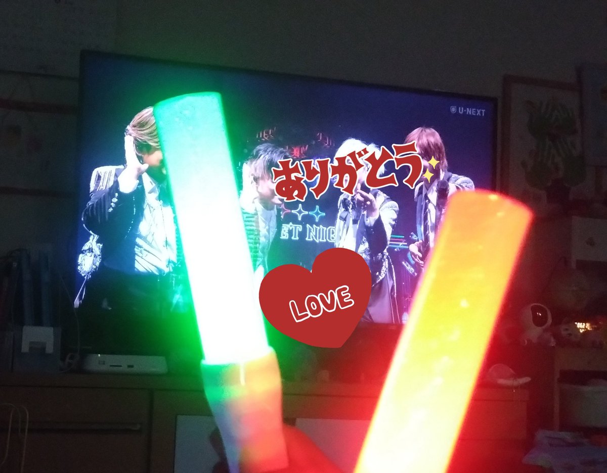 3sakurabbit0's tweet photo. すごかった。QUARTET NIGHTのライブだった。

リビングを映画館スタイルにして見てましたよ。
ポップコーンは次男がほとんど食べました。 https://t.co/kSmDLX0ikZ