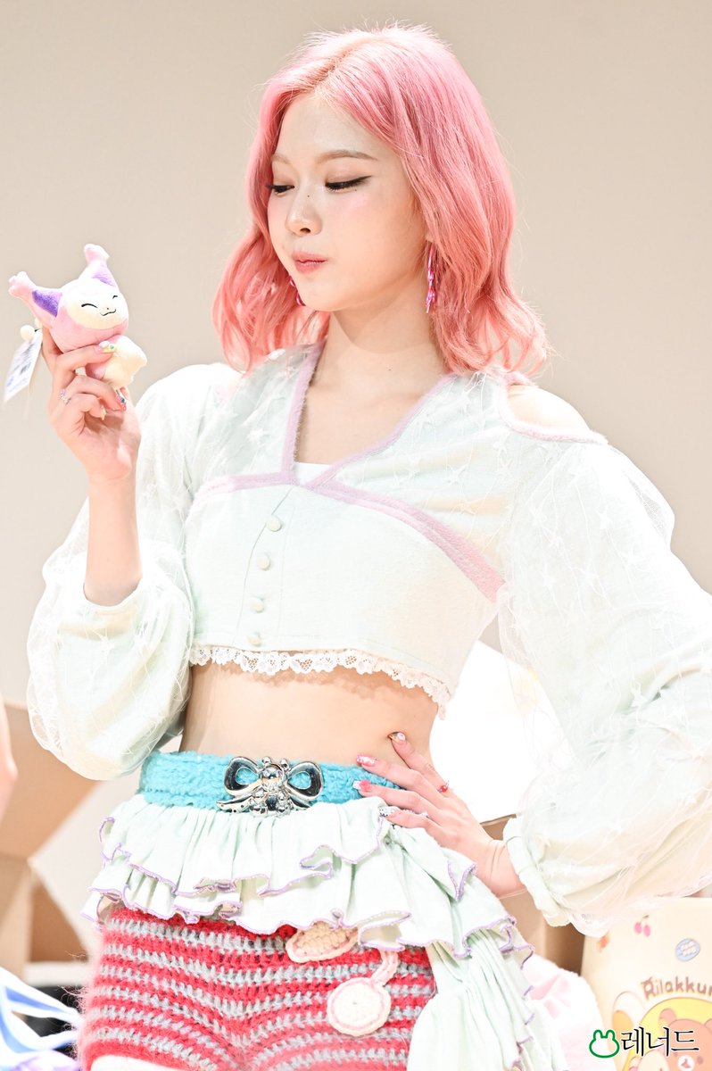leoOPPA_1027's tweet photo. 260621 팬싸 
에나비 그 자체 🤭

#챙이바라기 
#아이사 #STAYC #ISA #스테이씨 https://t.co/txezbPQ3I4