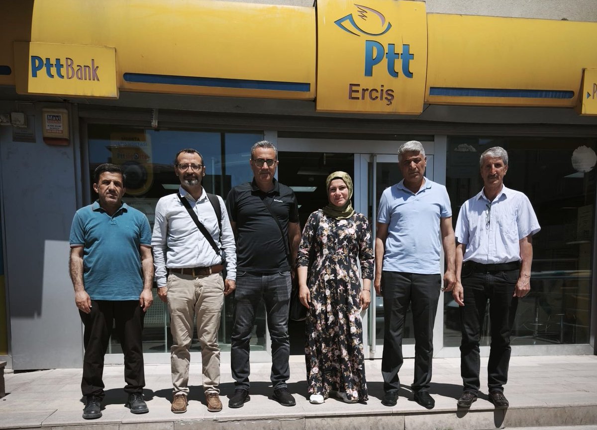 KESKHaberSen's tweet photo. Van İlçeleri Örgütlenme Çalışmaları 

Erciş PTT ve dağıtım merkez, Çaldıran PTT Muratlı PTT emekçileri  ziyaret edildi. Örgütlenme Çalışmalarına MYK üyelerimiz Gülseren Güngördü, İzzettin Ekin ve Şube Yönetiminden Hamit Aker, Nasrullah Coşkun ve Ömer Kaya katılım sağladı.

Örgütleme Çalışmaları çerçevesinde 
✓Derin ekonomik kriz etkileri
✓ İş güvencesi çerçevesinde 108. Madde
✓ 399 KHK ile ilgili gelişmeler 
✓ TVF bir darlık fonu olduğu gerçekliği 
✓Gayrimenkul satışları anormalliği ve sahip çıkma 
✓TBMM gündemi kurum ile ilgili soru önergeleri
✓Sarı sendikacılığının tarihi ....vb konularda paylaşımlar yapıldı.
Yaşasın emekçilerin dayanışması ve örgütlülüğü....