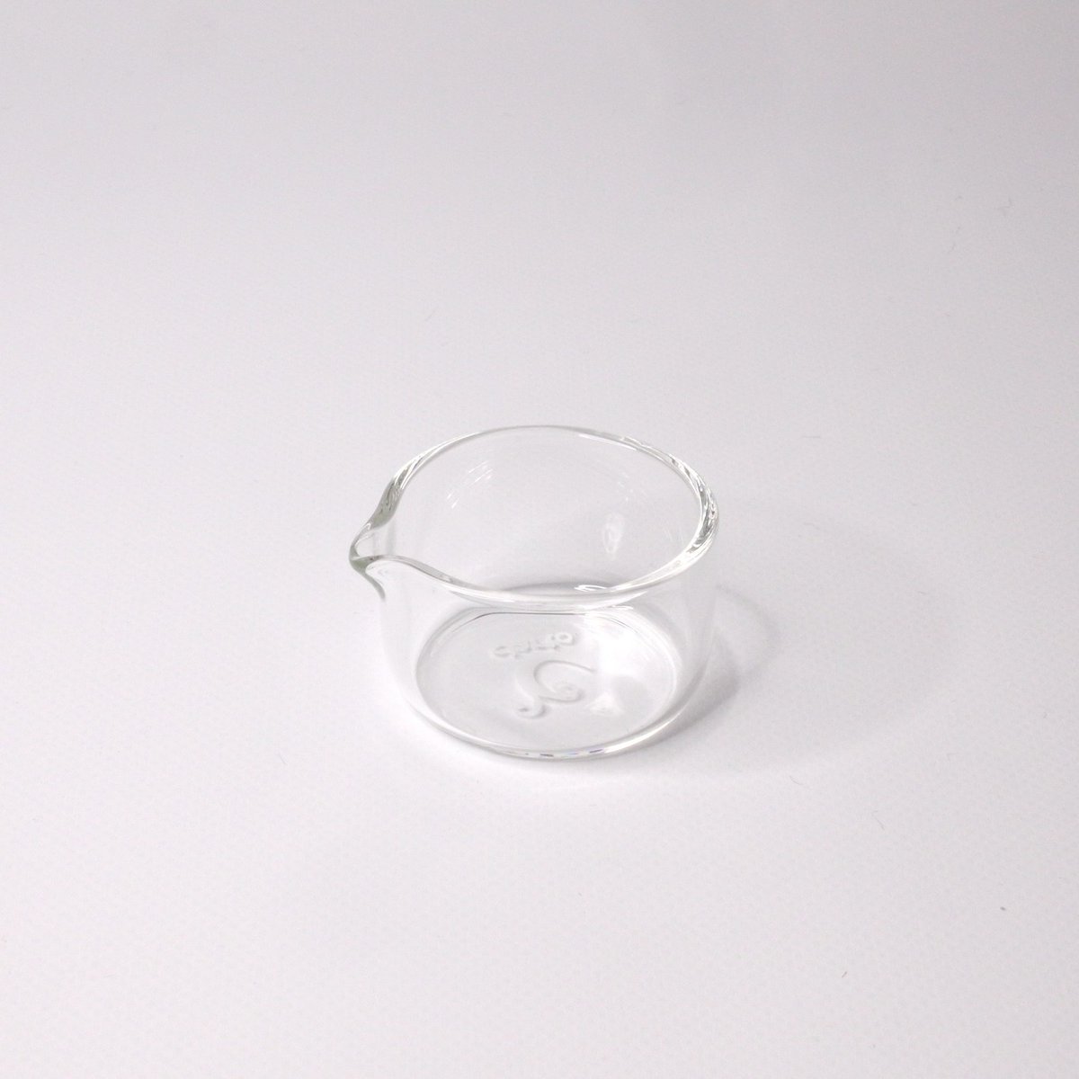 clarto102's tweet photo. 【ミニポット製造風景】
clartoの工房から、ミニポット製造のひとコマ⭐️
ガラスを丁寧にカットし、底部分を作っている工程です。
ひとつひとつ手作業で仕上げながら、使いやすさと美しさを形にしています✨
#clarto #クラルト #ガラスペン #文具女子 #文具 #墨田区 #両国 #インク沼 #burnerworks https://t.co/7fkwRHUhWU