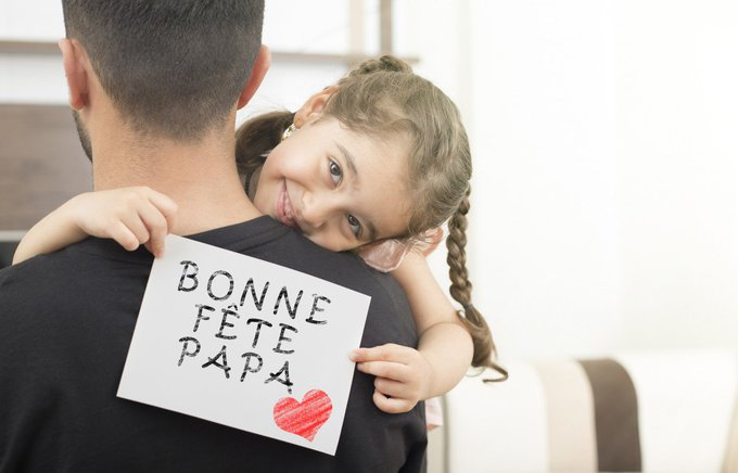 AntoineMor80's tweet photo. Bonne fête les Papas ! On vous célèbre une fois par an avec des messages et des cadeaux… mais le reste du temps, il serait peut-être temps de reconnaître votre rôle dans la famille et la société. 🇫🇷👨👧👦
#Papas #Pères https://t.co/thq5T81Eeq