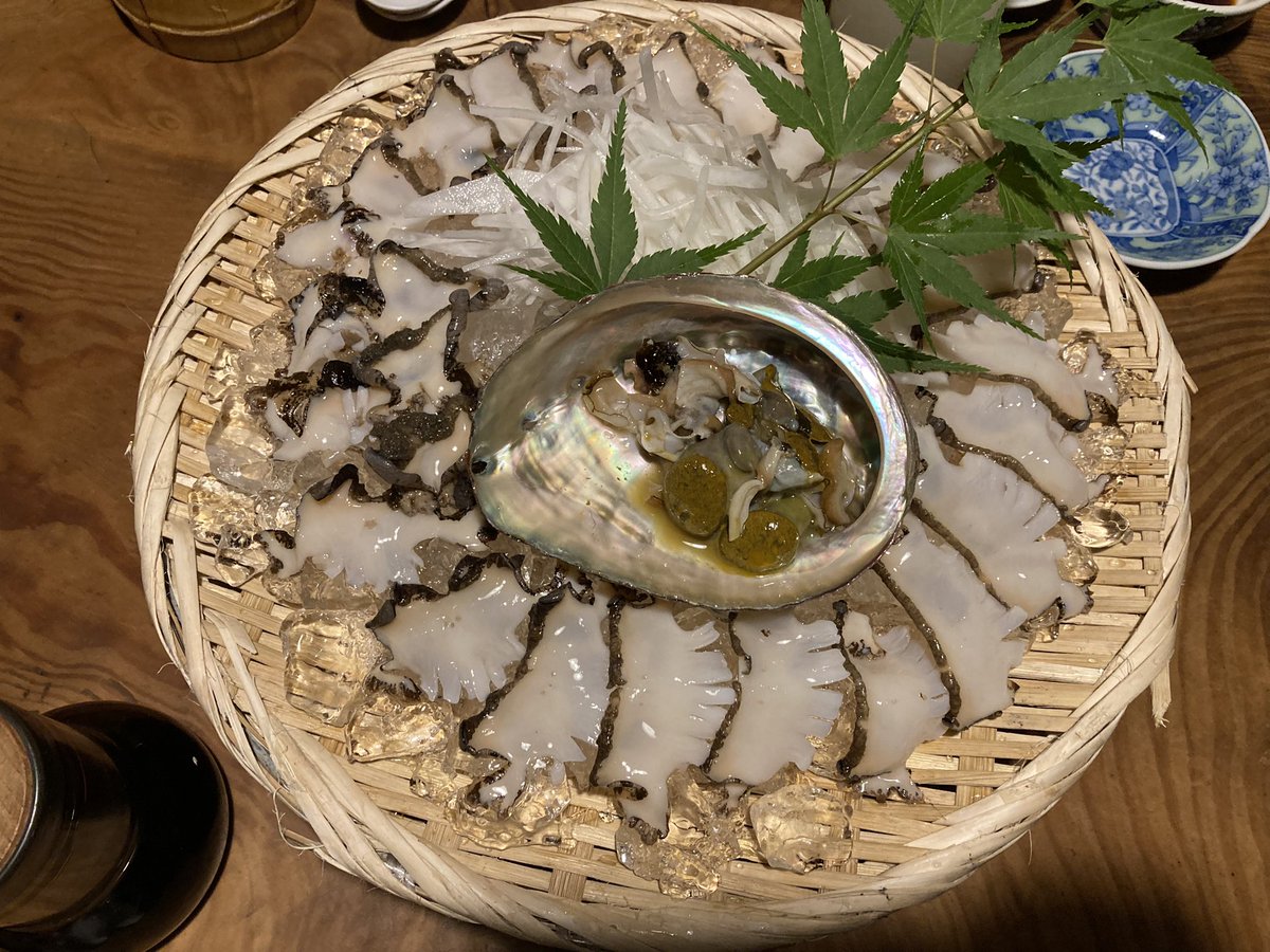 Zuke_luigigas's tweet photo. 島根県益田市
田吾作
この時期にしか食べられない鮎の背越しを求め再訪
イカの代わりとしてアワビが出てきたり、クソデカハマグリがあったりなど圧倒的な素材の強さは健在でした https://t.co/bnoUH2gP7r