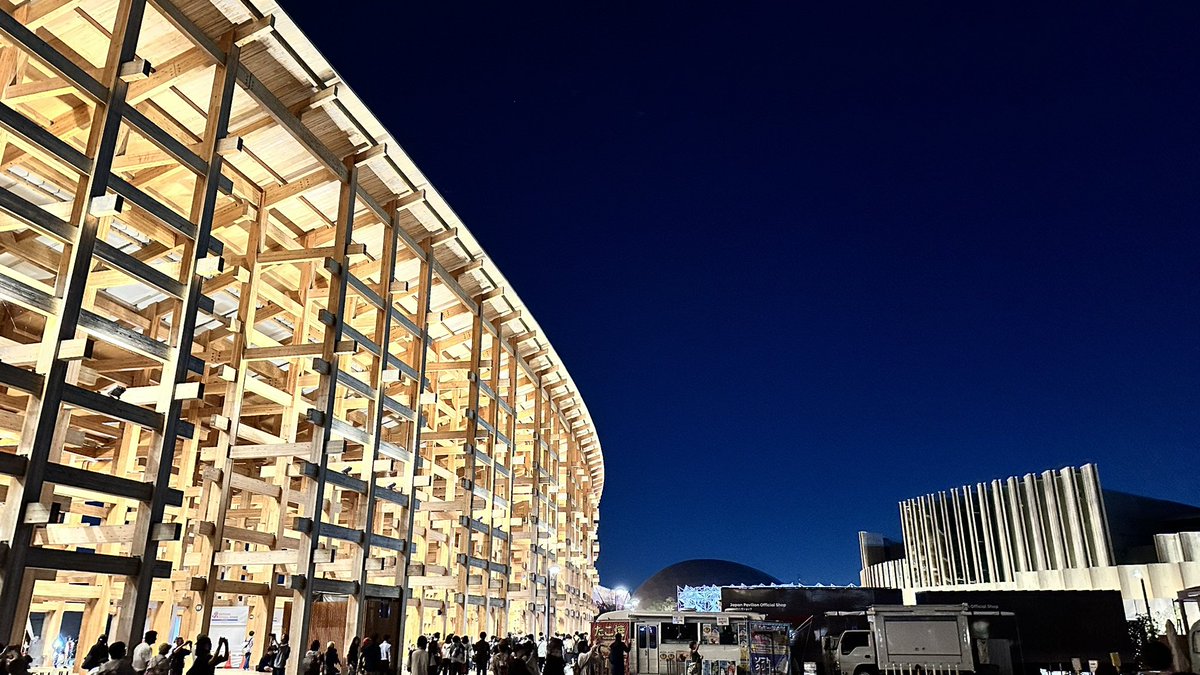 TED58348778's tweet photo. 万博　真夏の大屋根リング

道に迷ったら大屋根リング
暑くなったら大屋根リング
雨が降ったら大屋根リング
夜もやっぱり大屋根リング
お昼寝どきも大屋根リング

ありがとう、またね👋

#大屋根リング　#万博 https://t.co/FZC8PoQG78
