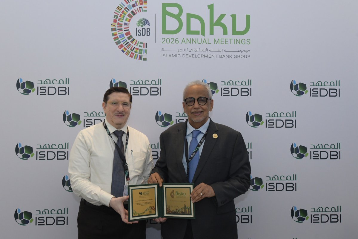 isdbinstitute's tweet photo. Strengthening member country collaboration:

H.E. Dr. Abdallah Souleymane Cheikh Sidia, Minister of Economic Affairs and Development of Mauritania and @isdb_group  Governor for Mauritania, held discussions with the @isdbinstitute team, led by Acting Director General Dr. Sami Al-Suwailem, during #2026IsDBGroupAMs in Baku, Azerbaijan.

The discussions focused on strengthening collaboration to support the development of the Islamic financial sector in #Mauritania.

#2026IsDBGroupAMs #IslamicFinance #Baku #Azerbaijan