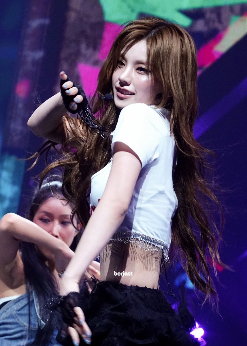 berjast_f's tweet photo. 260620 ITZY TNVS Hong Kong 

Yeji - Pocket 

#YEJI #예지 #ITZY #있지 https://t.co/TeaVK7172S