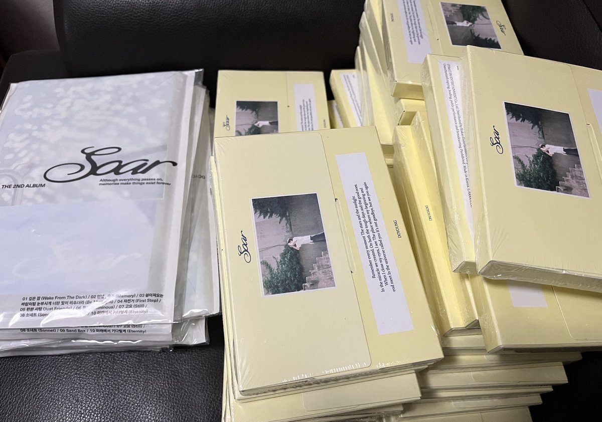 OT23store's tweet photo. (พร้อมส่ง) อัลบั้ม โซโล่ โดยอง 

🍀 DOYOUNG - Soar 

(Imprinted Memory Ver )
( Be my light ver )

✅ ราคา 160 บาท + ส่ง 30 บาท
✅ เลือกการ์ดแถมได้
✅ นัดรับหน้าคอน 28/06 #JAEHYUN_MONO_BANGKOK 

🏡 สนใจ dm ค่ะ

#ตลาดนัดnct #ตลาดนัดnct127 
#NCTJNJM_FANMEETING_TOUR_DUALITY_Bangkok https://t.co/YcpafvmZ1J