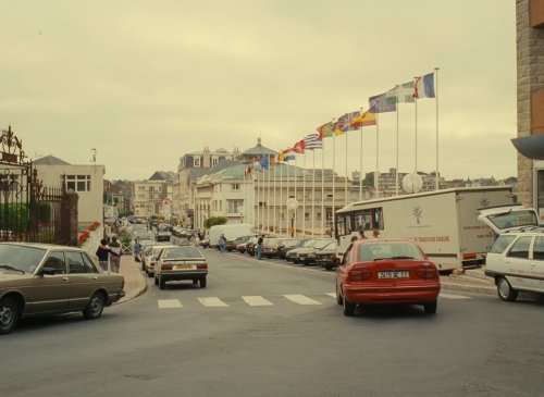 nolantenct's tweet photo. everyone should watch A Summer's Tale (1996) today https://t.co/2poXrp977I