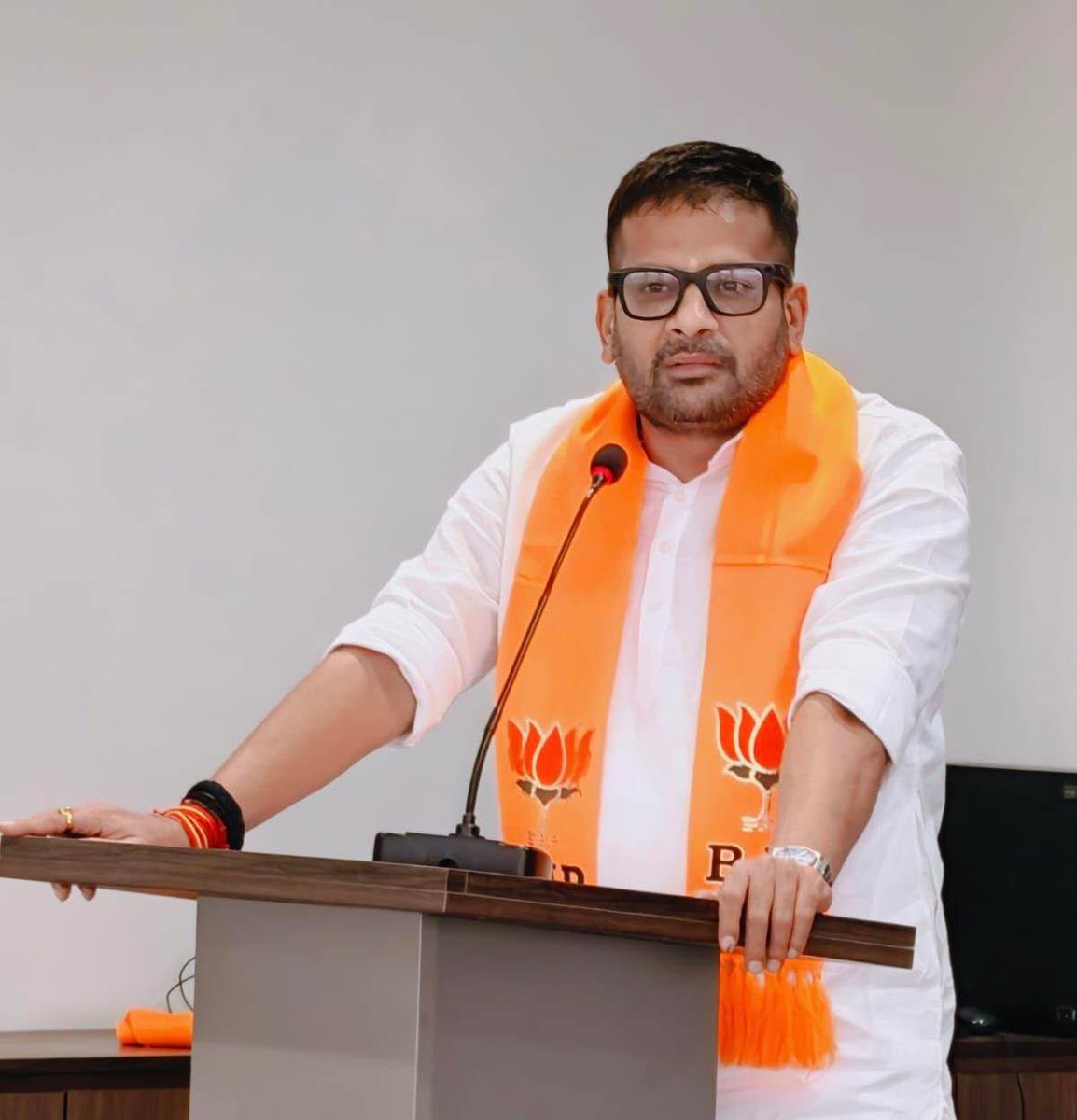 DrRutvij's tweet photo. વડોદરા જિલ્લામાં આગામી દિવસોમાં યોજાનાર પંડિત દીનદયાળ ઉપાધ્યાય પ્રશિક્ષણ વર્ગ મહાઅભિયાન–૨૦૨૬ અંતર્ગત આયોજિત મંડળ વર્ગની બેઠક મધ્યઝોનના ઈન્ચાર્જ શ્રી સતીશભાઈ પટેલ, જિલ્લા પ્રમુખ ડૉ બી. જે. બ્રહ્મભટ્ટજીની વિશેષ ઉપસ્થિતિમાં  યોજાઈ જેમાં કાર્યક્રમની સફળતા માટે જરૂરી આયોજન સંદર્ભે વિસ્તૃત ચર્ચા-વિચારણા કરી કરવામાં આવી.

કાર્યકર્તાઓના વૈચારિક, સંગઠનાત્મક અને નેતૃત્વ વિકાસ માટે પ્રશિક્ષણ વર્ગો મહત્વપૂર્ણ ભૂમિકા ભજવે છે.  

#PanditDeendayalUpadhyaya #PrashikshanVarg2026 #BJPGujarat #Vadodara
