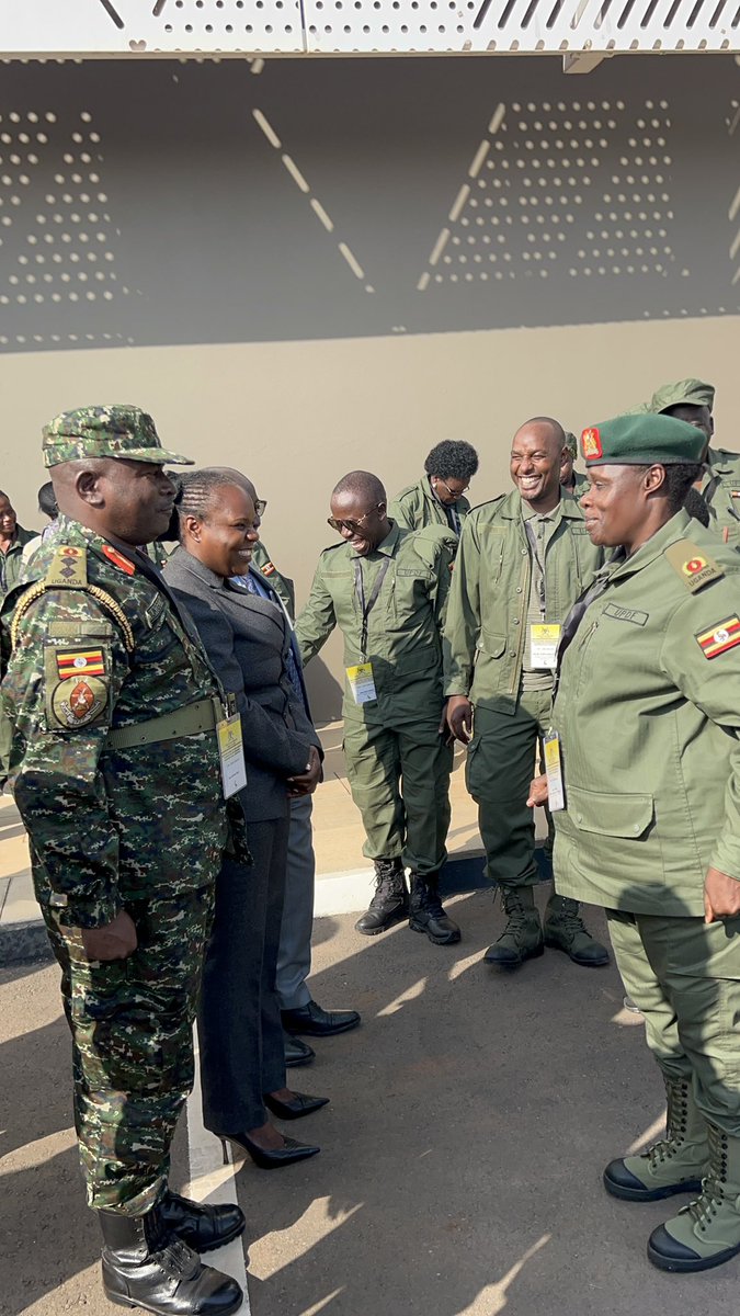 aniku_jakii256's tweet photo. Vice President Rt. Maj. @jessica_alupo has arrived at Hoima City Stadium for a high-level field engagement, where she was received by Prime Minister @RobinahNabbanja alongside Cabinet Ministers and Permanent secretaries.
#GoldenPosts #Hoima #UgandaDevelopment https://t.co/JfVjGRFzTe
