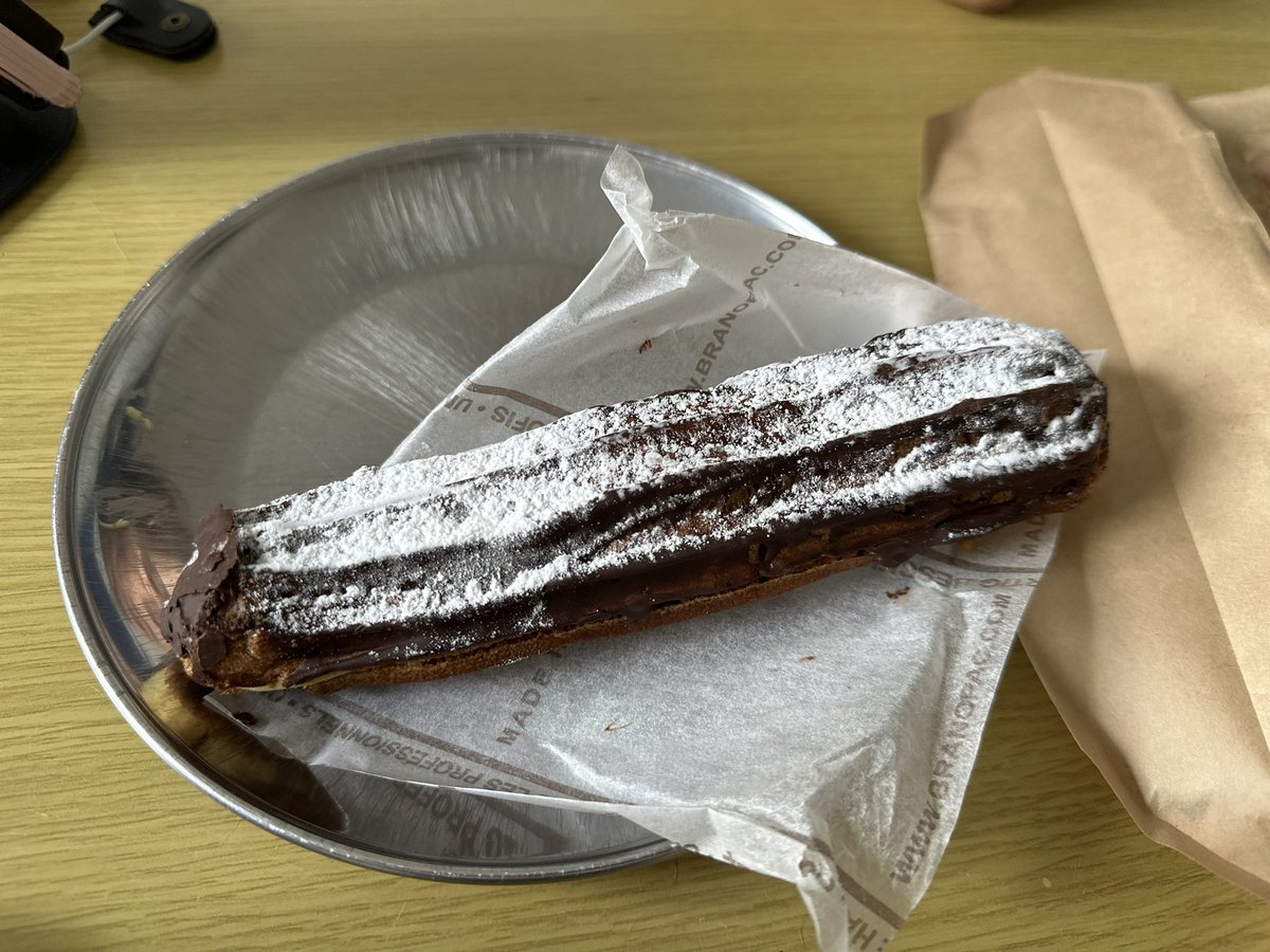 sishou60's tweet photo. 梅雨の合間縫って簡易整備後の試走に
近隣散歩へ‥
散歩ついでに、山奥の洋菓子店にて
エクレアゲット！
ここのお店山奥の目立たないとこにあるけど
時間によっては品切れだったり‥
バイクはバッテリー交換とタイヤの
エアチェックだけ
そろそろ外装系が劣化して来たから
暇見てリフレッシュかなぁ😕 https://t.co/2zQTE2XIYG