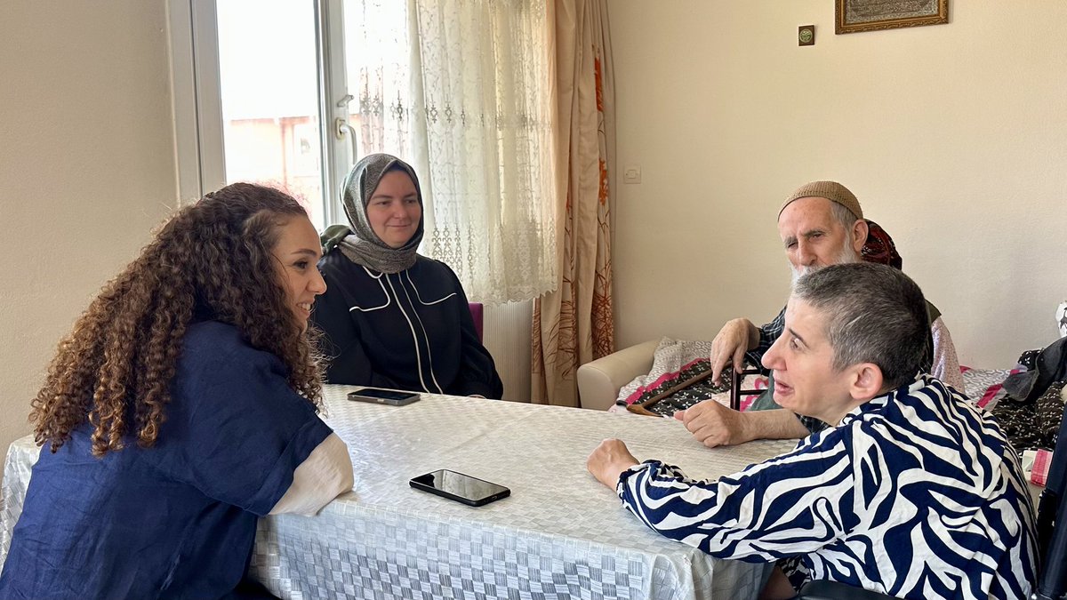 akkadinuskudarr's tweet photo. Babalar Günü münasebetiyle Mehmet Akif Ersoy Mahallesi’nde İl Sosyal Politikalar Birim Başkanımız Nurdan Durgut ile birlikte babalarımızı ziyaret ettik. Tüm babalarımızın Babalar Günü kutlu olsun.✨ https://t.co/ZNJoTSvBBU