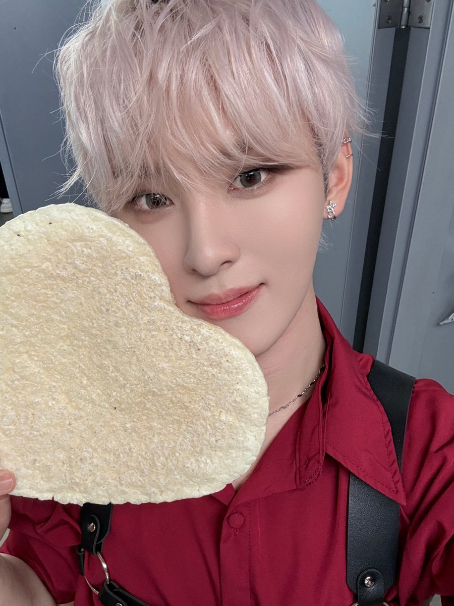XODIAC_MEMBERS's tweet photo. [#현식] 

팬텀파이어 막방 완료 ~~~🥺
응원 열심히 해줘서 너무 고마웠어 🫂
쏘블리들🫶🏻🫶🏻🫶🏻

#XODIAC #소디엑 #HYUNSIK #현식 https://t.co/BxcWEGElMy