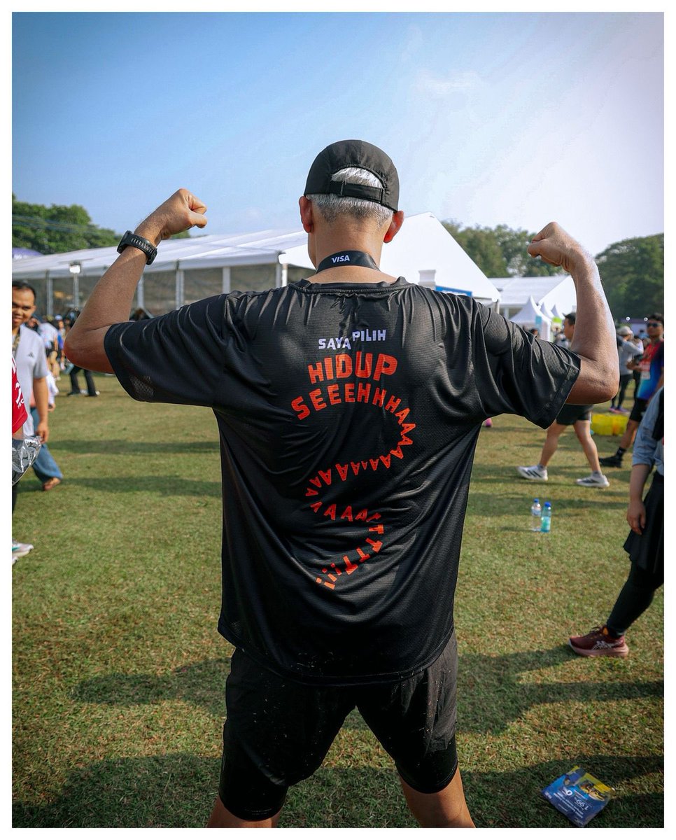 ganjarpranowo's tweet photo. Saya pilih hidup sehat, kalau kamu?

Selamat ya buat finisher Mandiri Jogja Marathon (MJM) 2026. Udara sejuk, pemandangan indah dan sambutan masyarakat yang ramah bikin lari jadi semangat. Nggak terasa pace tambah kencang. Siapa yang tadi virgin atau PB? https://t.co/EPKQE1KmJd