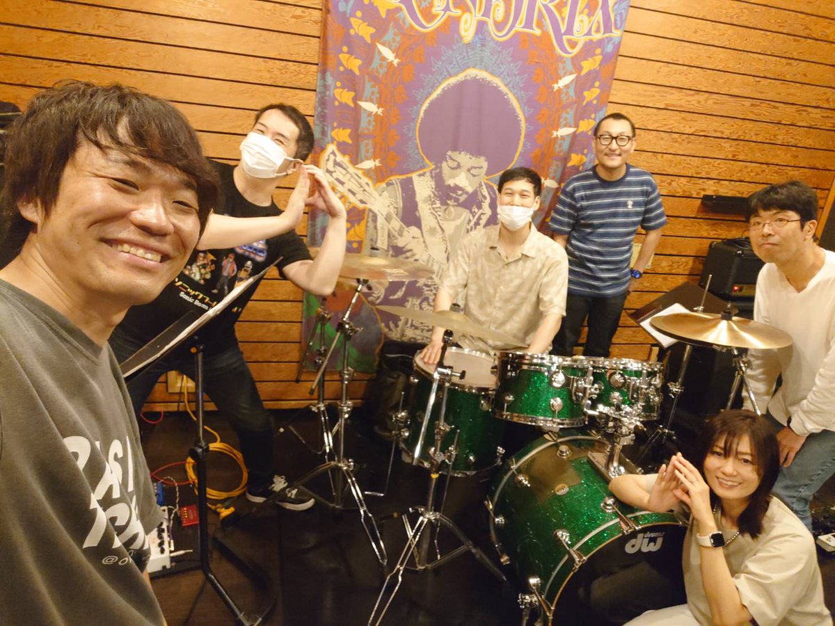 piroshiki_0305's tweet photo. 本日、最終スタジオでした。
バッファリー・D・トルネード(J-POP懐メロ系)。 
6/27(土) ANPi Vol.4 に出演します。
ワイサイ東京 17:40〜

平成のヒットソングを色々やります。
みんなであの頃に浸りましょう♨️

楽しみだなや〜 https://t.co/jzvTvqwIAa