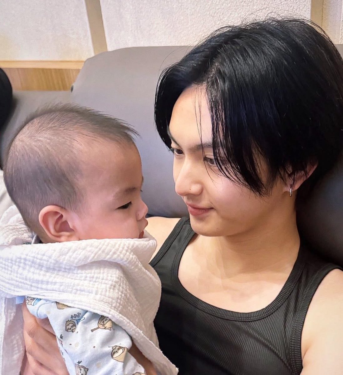 betray1996's tweet photo. น่ารัก มี๊รักพวกหนู 💗🍼🤏🏻
#COPPERdechawat #CEDAN
Then Now https://t.co/Ci2hG1RJhI