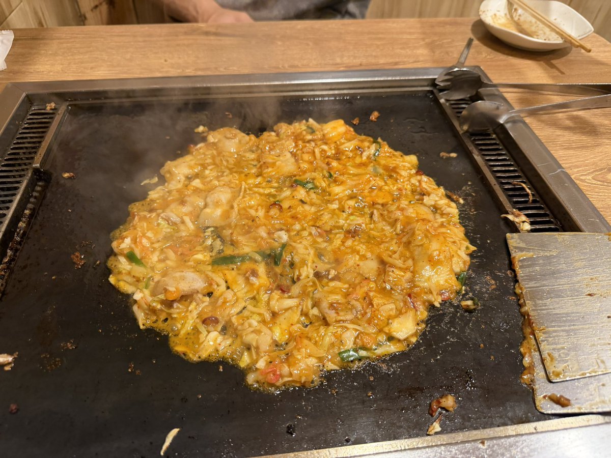 Key_Franz's tweet photo. お疲れ様です〜

会社の同期と飲みに行ってきました(*´▽｀*)

もんじゃ酒場です！ https://t.co/SpIVLEaILW