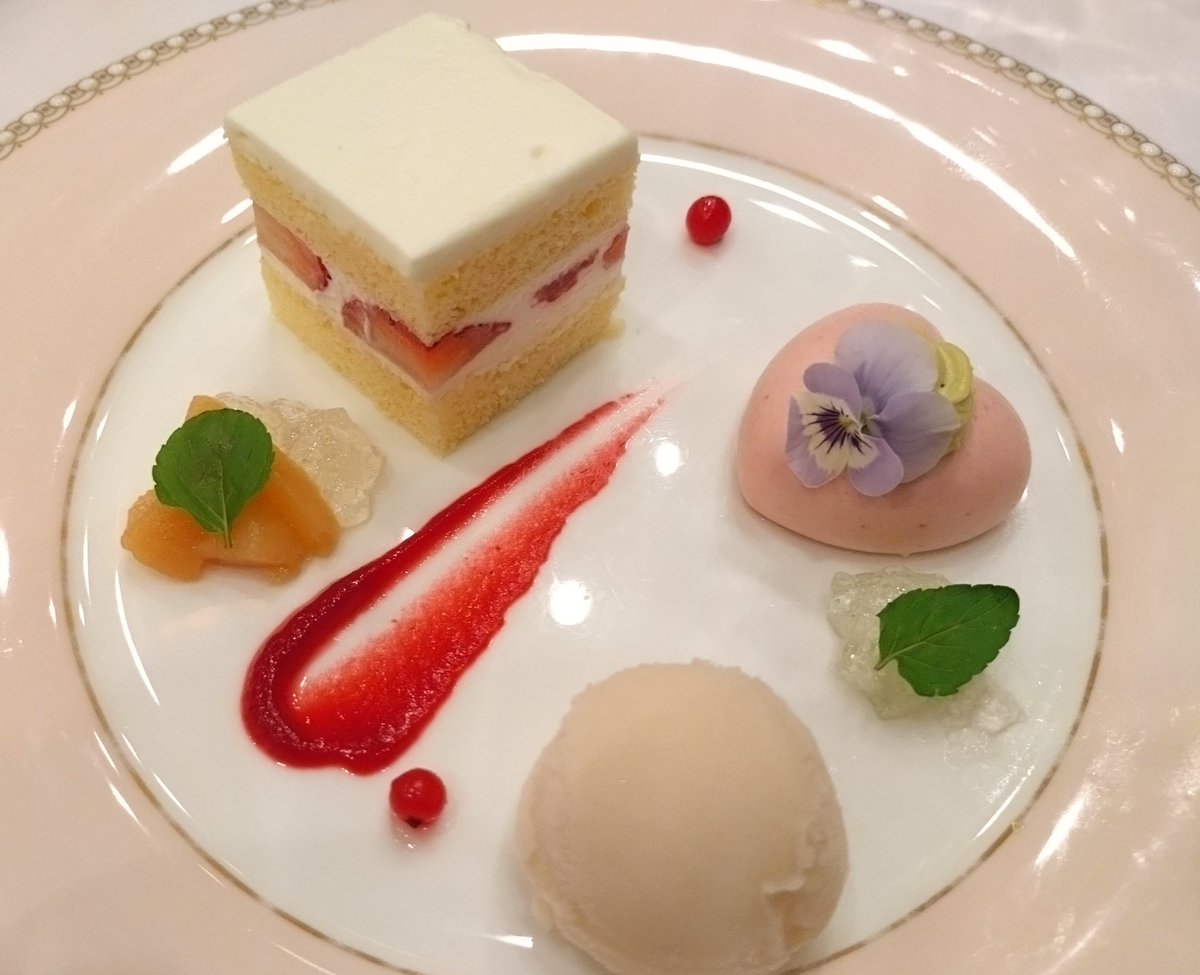 sachochacha's tweet photo. 結婚式で幸せのお裾分けもらってきました☺️ https://t.co/leNeSbDGmF