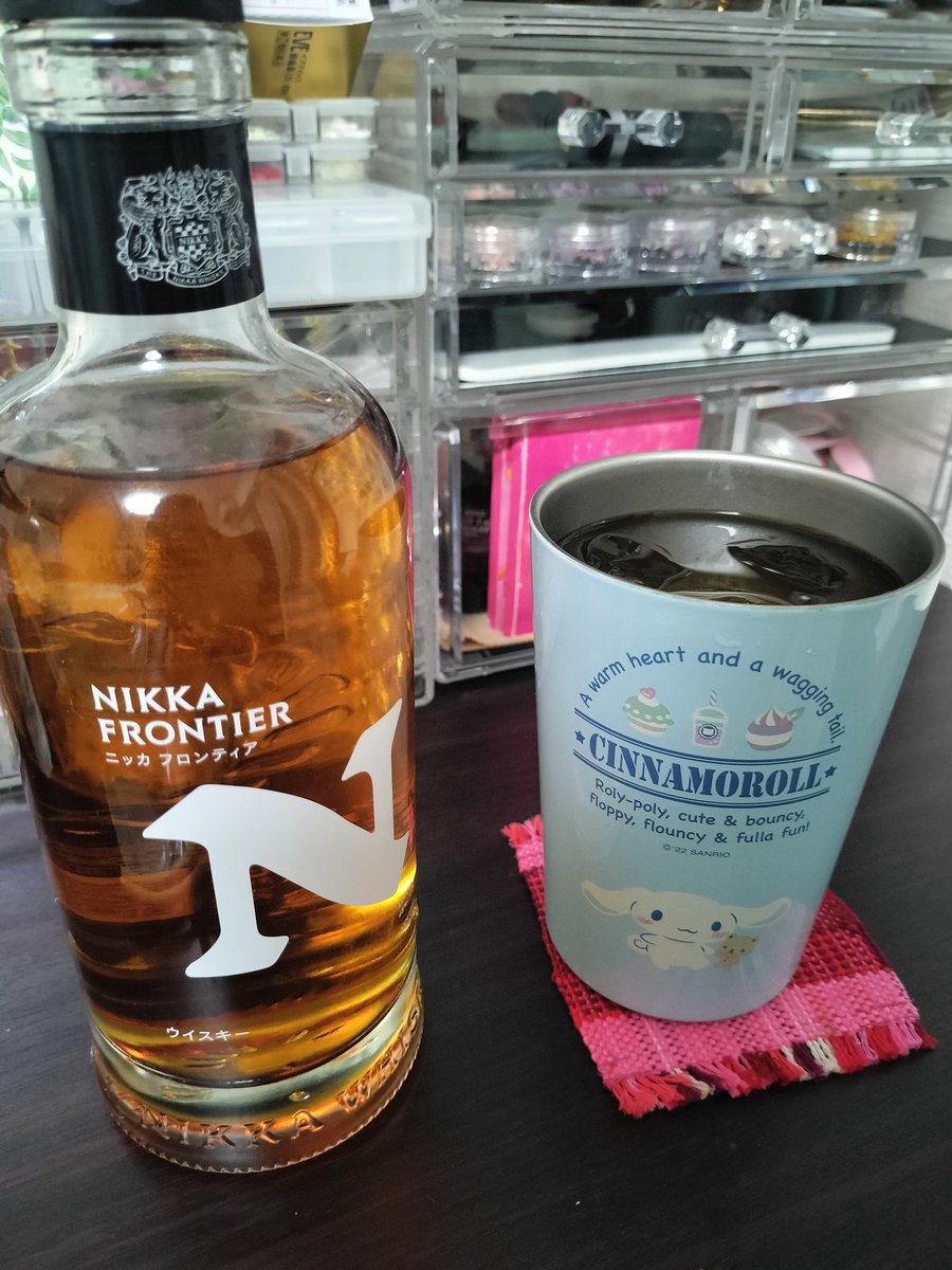 asuka126's tweet photo. ほんでもってこれは思ったより帰ってきてもビジュが良かった自撮りと、飲み足らずウイスキーストックに手を出して飲んでいる様 https://t.co/5xsi6fj2vl
