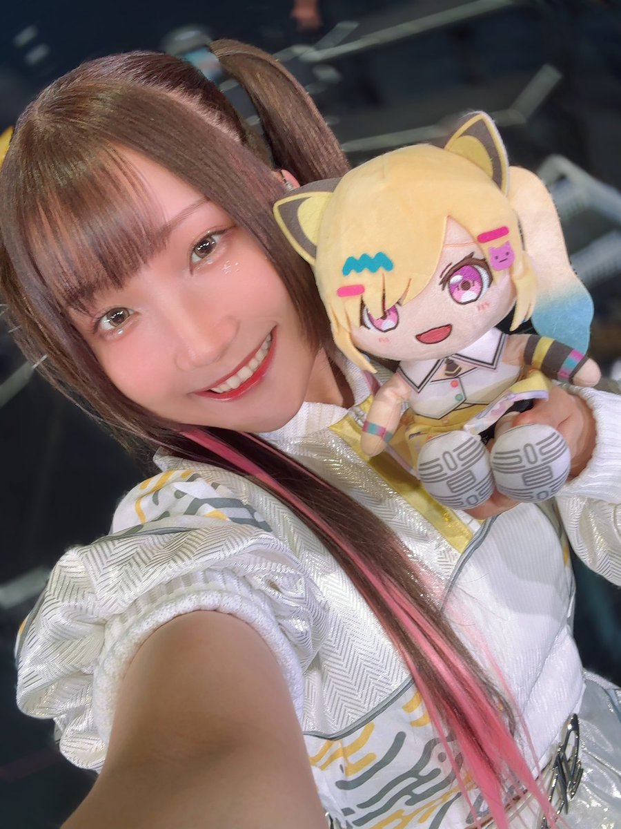 仲町あられ tweet media