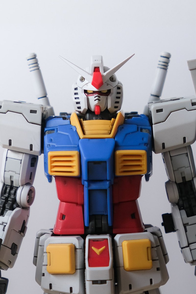 biker0412's tweet photo. 滞ってたガンダム🤖
リアルタッチマーカーでスミ入れとフィルタリング、メラミンスポンジでお手軽つや消しでひとまず📸

カメラで撮ったらなんかもうこれで完成でいい気がしてきた🤣 https://t.co/s6UKM53zfp