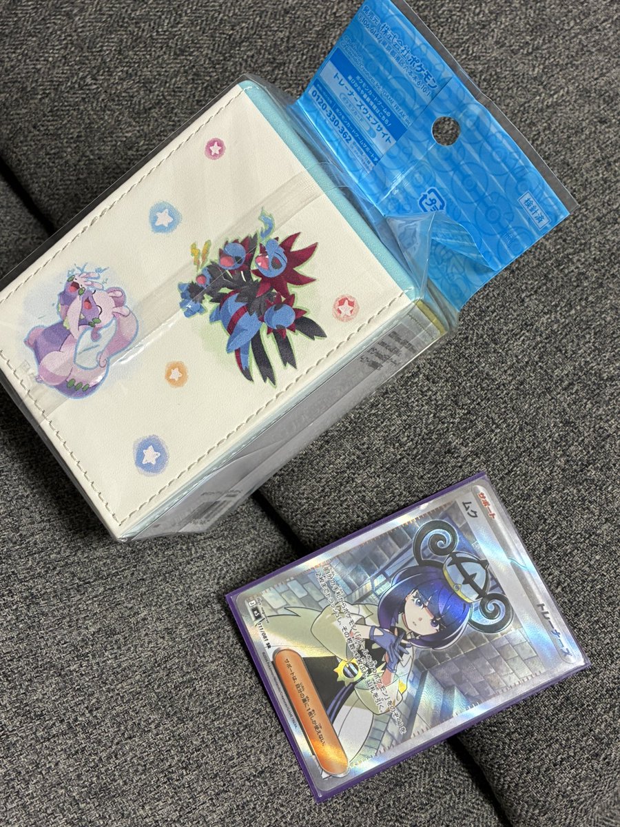 tonari_slim's tweet photo. 大阪駅を通る予定があったんで、我慢出来ずにポケセン寄ってデッキケースを購入してしまいましたとさ。。

アイビスアイも2p買えたんで、帰宅後息子と開封したら、SRムクさんお迎え⭐️

今日は麻雀よりこっちの引きが良かったんか。
(´･ω･`) https://t.co/XJuFUf7HkE