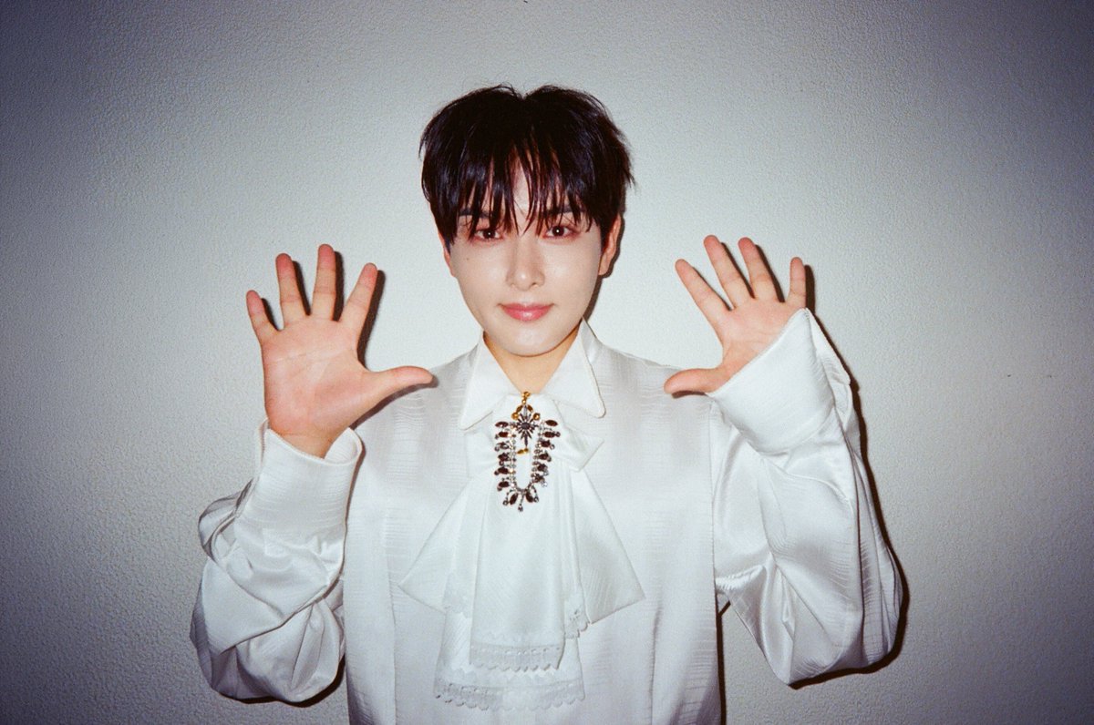sylviaa78's tweet photo. Before day change, once again happy birthday to our little Prince! 🦒✨

Hopefully we can meet again soon this year 🙏🏻 We love you! 💙

#봄날의햇살_령구의_생일 @9ryeong9
#HappyRyeowookDay @SJofficial https://t.co/jgeochI4a9