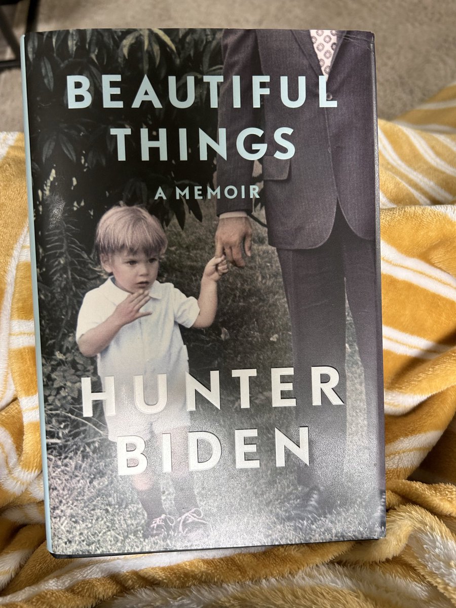 lynmote's tweet photo. @HunterBiden Your beautiful Memoir captures the heart of your Dad’s Love for you💙 What a Cherished Gift youve been given! https://t.co/a174waj6fo