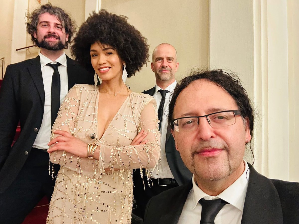 MagoDaLegare's tweet photo. Evento meraviglioso a Villa Durazzo, Santa Margherita a due passi da Portofino. La vista qui è spettacolare ❤️ Bello ritrovare Maurizio Lastrico con il suo monologo top, Magic Show durante l’aperitivo e la nostra band per la parte dance. Sole e clima da ricordare 💎 #magic #music https://t.co/iqs6m8JqOX