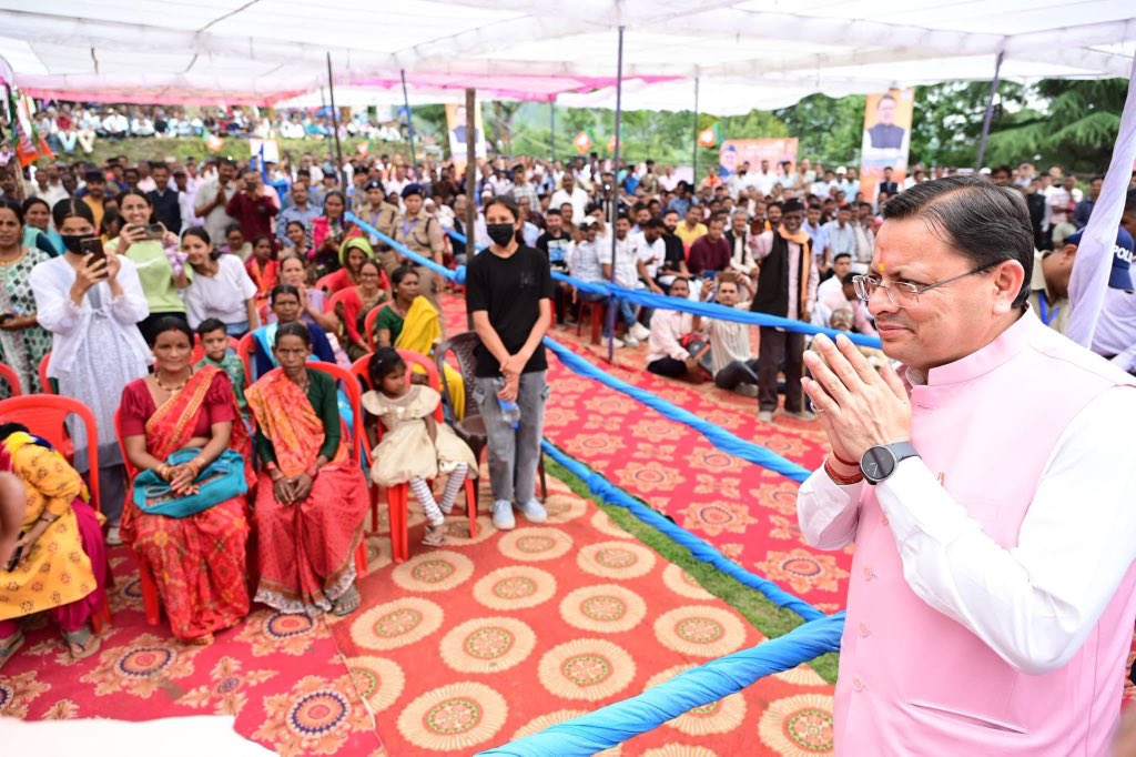 poonambjp01's tweet photo. रामलीला मैदान दन्या में आयोजित विशाल जनसभा में माननीय मुख्यमंत्री जी द्वारा राजकीय महाविद्यालय भवन का लोकार्पण किया गया तथा उपस्थित देवतुल्य जनता को संबोधित करते हुए क्षेत्र के समग्र विकास हेतु अनेक महत्वपूर्ण घोषणाएं की गईं। https://t.co/YMrUsxyywJ