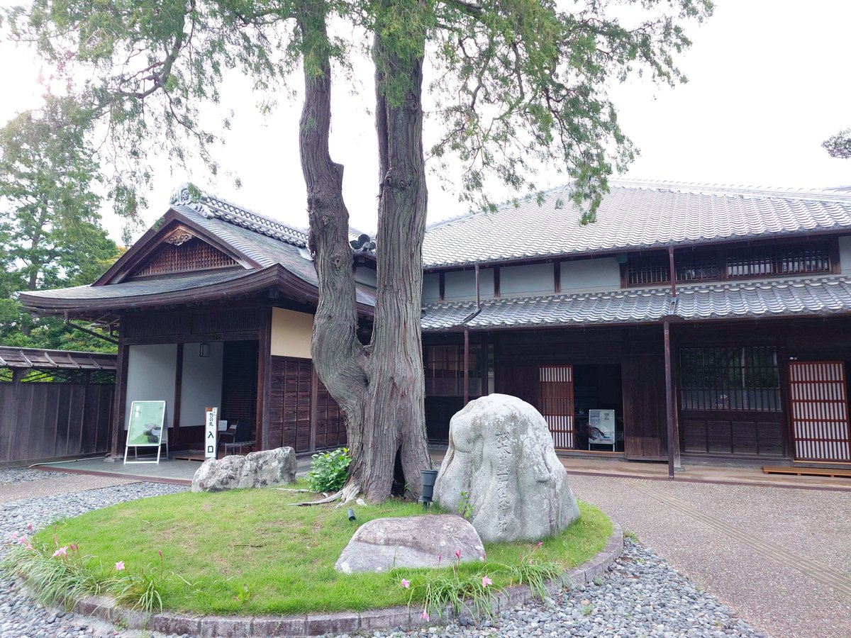 mej8X7V3v0YRy0B's tweet photo. 竹の丸、松本家宅。
明治36年〜大正10年築(掛川市の有形文化財)
#みくちゃ #Mikuture #おでかけカメラ https://t.co/XCE72fDg4y