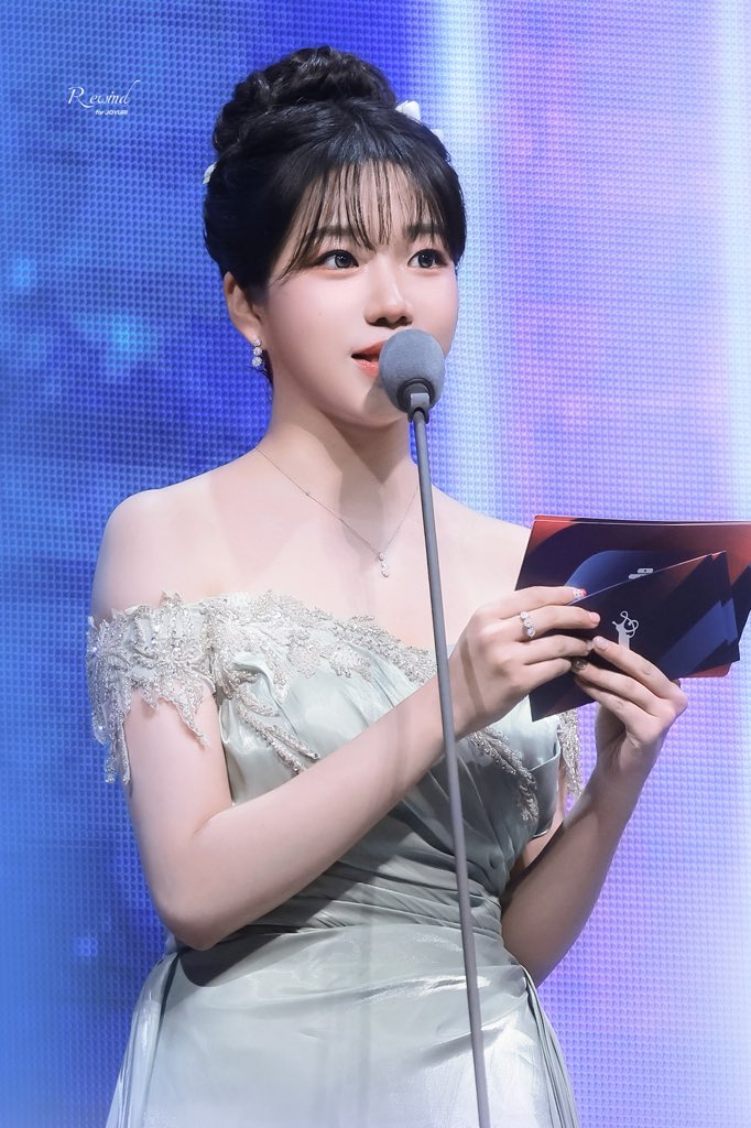 Rewind_JYR's tweet photo. 260620 서울가요대상

#조유리 #JOYURI #チョユリ https://t.co/rfuAYxWE2f