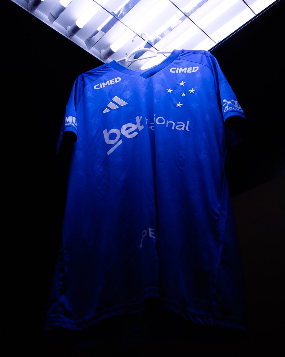 Cruzeiro's tweet photo. Camisas oficiais do Cabuloso você encontra aqui! 🦊💙

Acesse a Loja do Cruzeiro para aproveitar e vestir o manto Celeste! 📦 https://t.co/mssMsgs34R https://t.co/eRdlud02O4