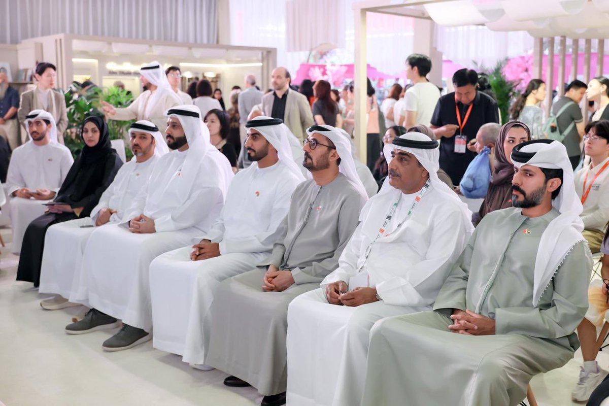 emiratesyouth's tweet photo. حين تتحول الثقافة إلى مساحة للحوار والتواصل، تتسع فرص الشباب لصناعة الأثر على المستوى العالمي. ومن معرض بكين الدولي للكتاب، يأتي المسار الثقافي ضمن #برنامج_المسؤولية_المجتمعية_للشباب ليفتح آفاقاً جديدة للتبادل المعرفي، وتعزيز حضور الهوية الإماراتية في المحافل الدولية. https://t.co/LLU9RGv6Lc