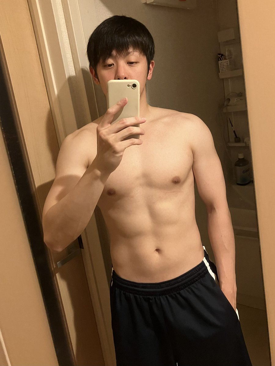 litFbcube's tweet photo. 55/365 胸、腹筋
劇忙しい+負傷でだいぶ空いてしまった
今年一年は忙しいんだろうな😔 https://t.co/he6PSM15eB