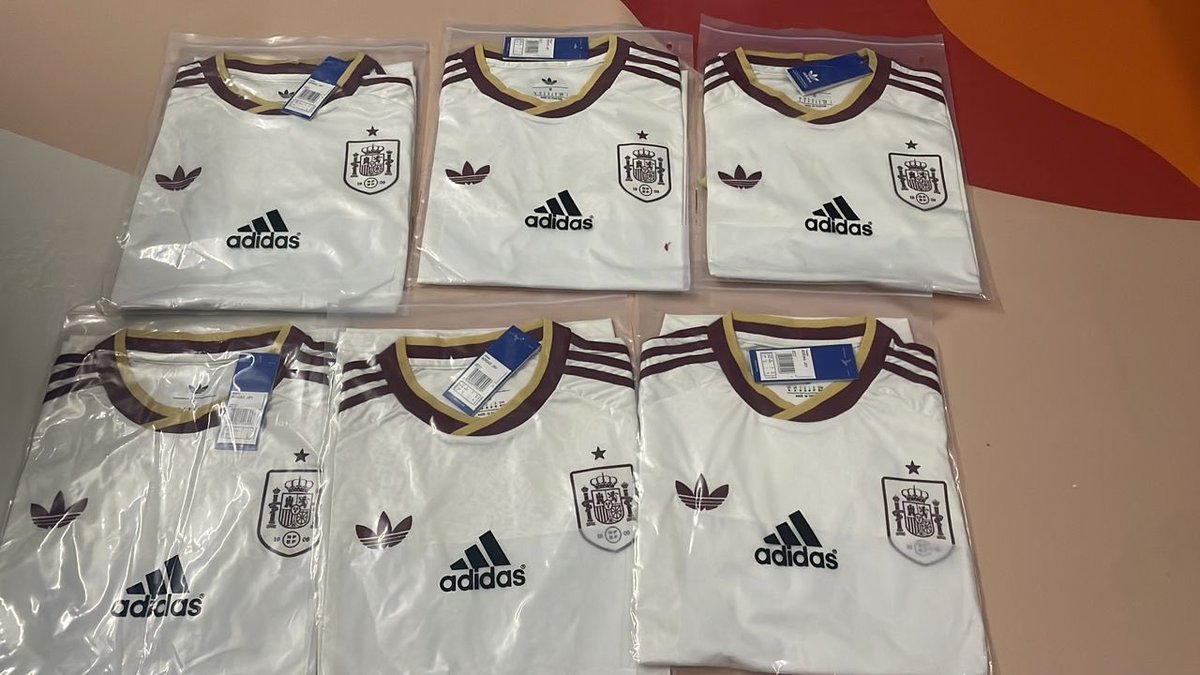 GravesenFunado's tweet photo. Hoy España tiene una oportunidad de demostrar que somos favoritos a ganar el Mundial

Y si quieres su camiseta podéis hablar con @SadiqYedid95874 (link en el comentario) https://t.co/SI30RZGD6O