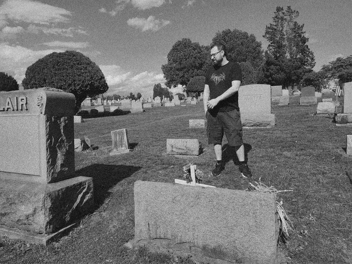 PortableMoose's tweet photo. Made a pit stop at the Evans City Cemetery where the Night of the Living Dead was filmed! I've lived less than an hour away from it for a long time and finally made my way up there to check it out. https://t.co/Z4XOBl0Olt