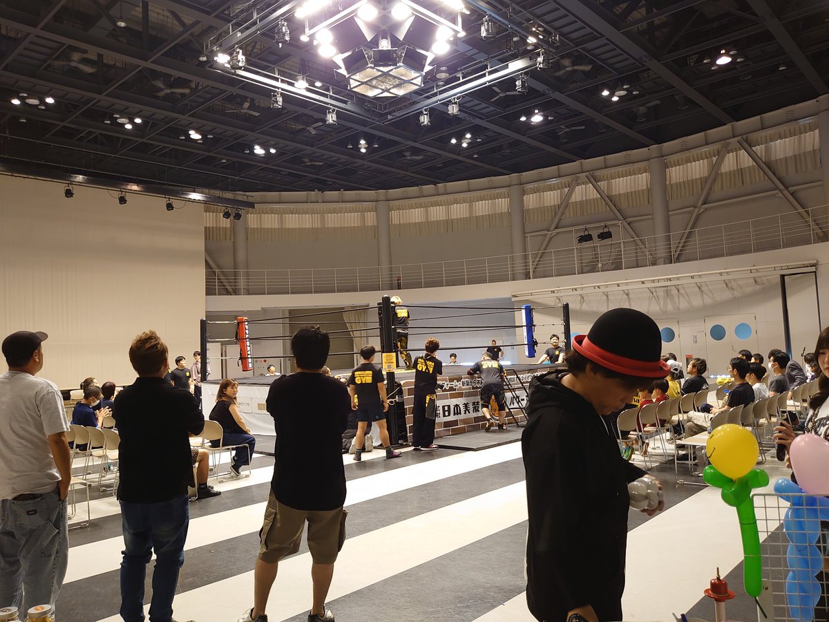 garkunn's tweet photo. プロレスデビュー

出場後に
会場のブースで占いをして貰う

昨年まで八方塞がりだったけど
今年から 前進してくと良いとの事と

手相占いもして貰い
両手ますかけ線、ソロモンの輪、両手神秘十字、両手ラッキーM、両手仏眼で

なんか 凄い線で
ありがとう と言われた https://t.co/wu6mDvvDjs