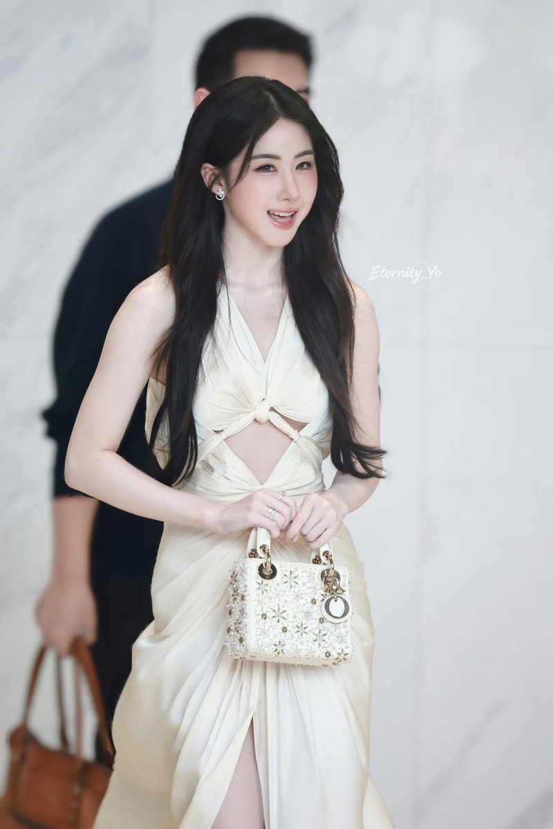 you_meYOKO's tweet photo. Beyond her physical features, Yoko’s beauty shines through her kindness, empathy, and the genuine joy she brings to those around her, making her truly unforgettable.

APASRA ELEGANT IN SCENT
#GuerlainFragrancexYoko https://t.co/OQbP1wRjM5