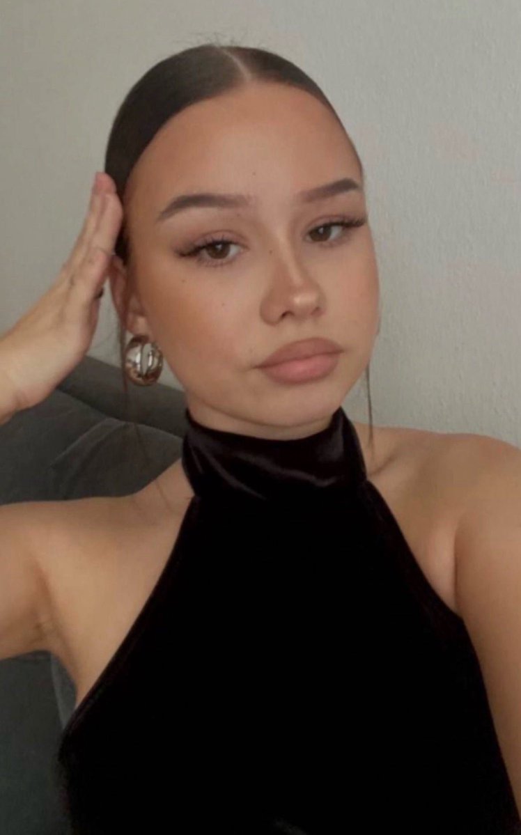 Collectirl_'s tweet photo. Emma 21 ans meuf d’un abonné, il aimerait savoir si des gens la connaissent ? Pour le reste faites vous plaisir couvrez cette pute de sperm 😈 https://t.co/YptAaIwM2I