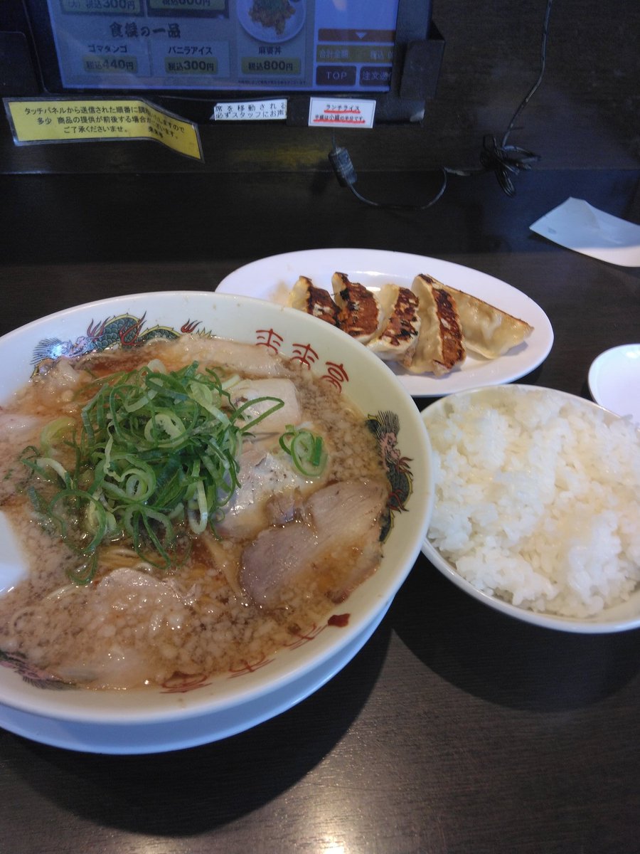 Choco6093's tweet photo. 来来亭食べた https://t.co/PSiICJd4Ud