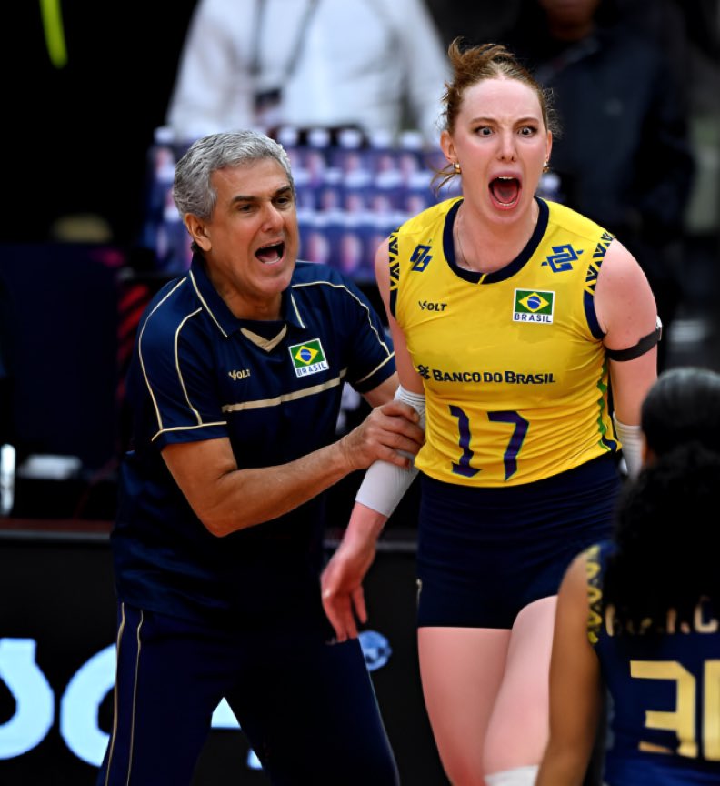 Nick_Luthor's tweet photo. JULIA BERGMANN Futura capitã da seleção 

(quando a Gabi aposentar #vnlnagetv https://t.co/Uv2adt6bBa