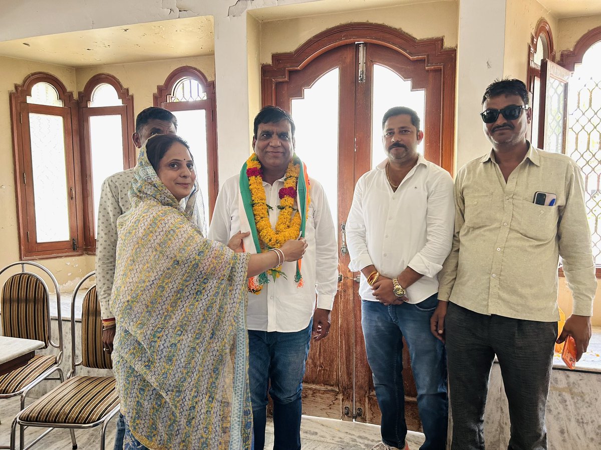 DimpleR26270438's tweet photo. आज सांडेराव चौराहे पर राजस्थान प्रदेश कांग्रेस कमेटी के महासचिव (संगठन) श्री ललित जी तूनवाल व राजस्थान प्रदेश काँग्रेस कमेटी के पदाधिकारी साथियों के आगमन पर उनका आत्मीय स्वागत एवं अभिनंदन करने का अवसर प्राप्त हुआ।

Indian National Congress - RajasthanLalit Tunwal https://t.co/drMDEfFZRM