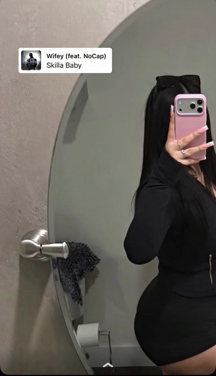 DavidLeone7m's tweet photo. Sexy bop shows her ass 
#irl #wankchat https://t.co/mMYMCyUShb