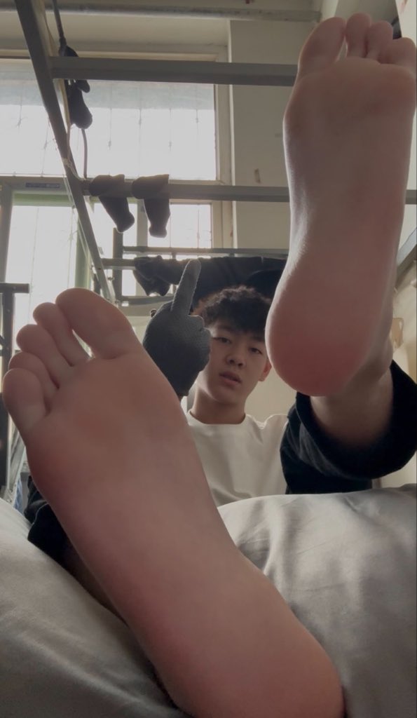 Usersiias's tweet photo. #直男#女记者#粗口购买请加主页联系方式 https://t.co/FwNkpEFyo0