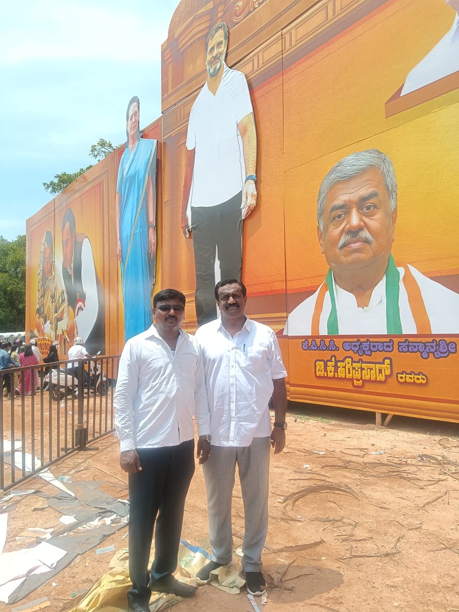 way2shekar's tweet photo. ಬೆಂಗಳೂರಿನ ಅರಮನೆ ಮೈದಾನದಲ್ಲಿ ಇಂದು ನಡೆದ ಕೆಪಿಸಿಸಿಯ ನೂತನ ಅಧ್ಯಕ್ಷರಾಗಿ ಬಿ.ಕೆ. ಹರಿಪ್ರಸಾದ್ ಅವರು ಅಧಿಕಾರ ಸ್ವೀಕರಿಸುವ ಸಮಾರಂಭದಲ್ಲಿ ಭಾಗವಹಿಸಲಾಯಿತು.
@HariprasadBK2
@INCIndia
#Congress 
#RahulGandhi https://t.co/OB3BkFwzjS