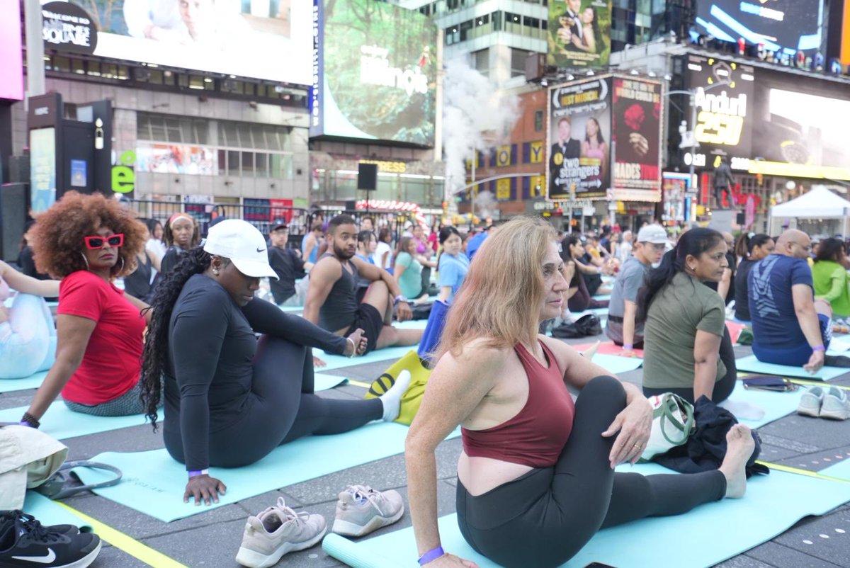 DcWalaDesi's tweet photo. .@IndiainNewYork celebrated the 12th International Day of Yoga at the iconic Times Square on 21 June 2026 drawing an overwhelming participation of nearly 10,000 yoga enthusiasts from diverse nationalities. 🧘🧘‍♀️🧘‍♂️

#Internationdayofyoga https://t.co/doqRhnNEdd