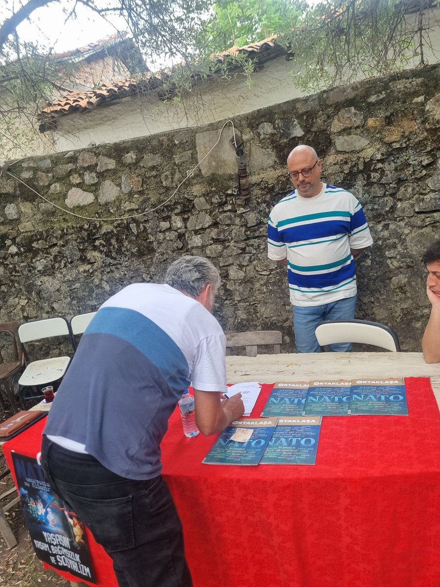 MuglaTKP's tweet photo. Bugün Ula'da yurttaşlarımızla buluştuk. NATO'nun bölgemizde halklara nasıl kan kusturduğunu ve NATO'dan nasıl kurtulacağımızı konuştuk. 5 Temmuz'da Tandoğan Meydanında yapacağımız mitinge davet ettik.

NATO ölüm ve uğursuzluktur, yaşasın yaşam ve sosyalizm! https://t.co/6cDD0BlZIf