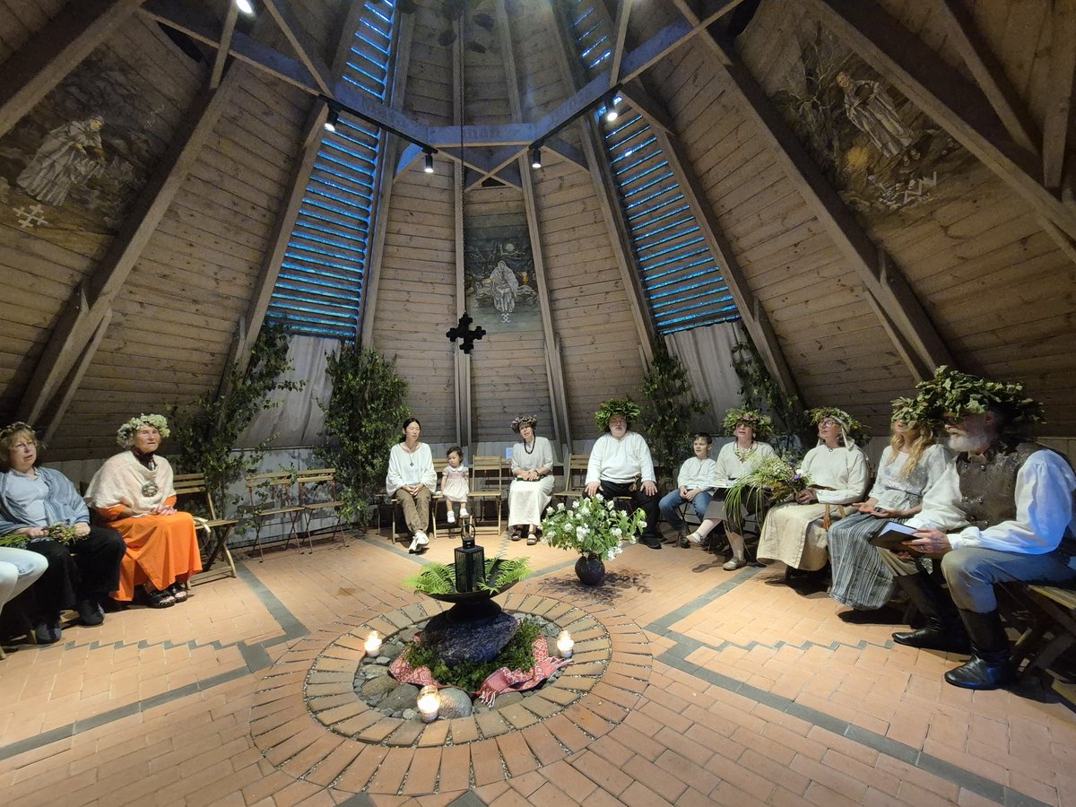 Dievturi's tweet photo. Dievturu Jāņi Svētes svētnīcā gada īsākajā naktī nosvinēti un Saule sagaidīta.
Jāņi has been officiated at the Svēte Shrine on the summer solstice, and the sunrise has been greeted by @Dievturi.
#Dievturi #Dievturība 📷 Nasteviču Uģis 👉 https://t.co/7bWWOhKqVS https://t.co/skllttYrLZ